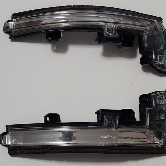 Land Rover Range Rover Sport Side Mirror OEM LED Indicators - L/R - Picture 1 of 10